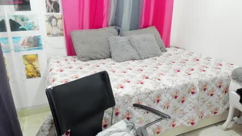 Snapshot of lissavillalobos chatting on 12.12.24 lissa online show from 12.12.24