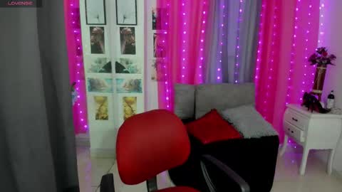 Snapshot of lissavillalobos chatting on 09.10.25 lissa online show from 09.10.25