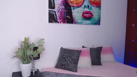 Snapshot of lissbrown chatting on 01.18.25 Liss Brown online show from 01.18.25