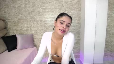 Snapshot of lissbrown chatting on 11.01.25 Liss Brown online show from 11.01.25