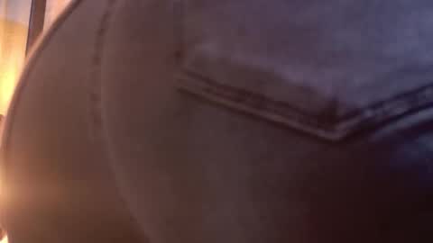 Snapshot of lisse_palmerr chatting on 11.30.25 lisse_palmerr online show from 11.30.25