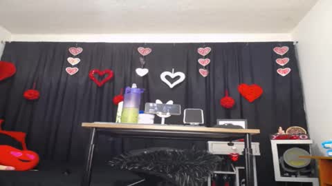 Snapshot of litas_secrets chatting on 02.18.25 LITA a sexy milf online show from 02.18.25