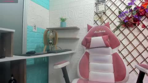 Snapshot of litlenessa_ chatting on 04.22.26 VANESSA online show from 04.22.26