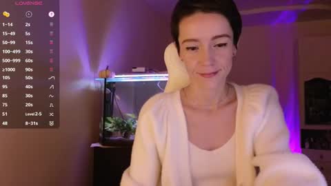 Snapshot of litllle_alis_a chatting on 11.30.25 Alisa online show from 11.30.25