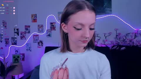 Snapshot of little__caprice chatting on 11.29.25 Bella online show from 11.29.25