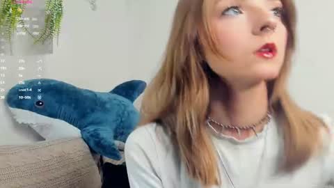 Snapshot of little__caprice chatting on 06.12.26 Bella online show from 06.12.26