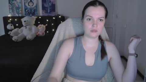 Snapshot of little__flowers chatting on 10.15.25 little__flowers online show from 10.15.25