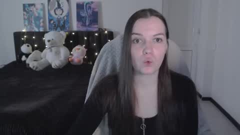 Snapshot of little__flowers chatting on 10.26.25 little__flowers online show from 10.26.25