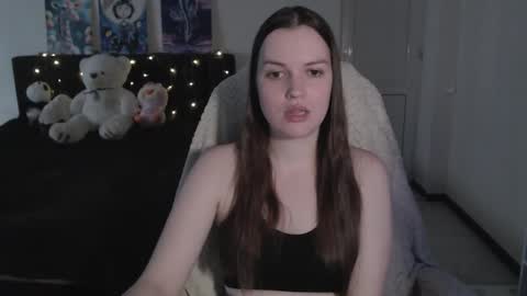 Snapshot of little__flowers chatting on 11.25.25 little__flowers online show from 11.25.25