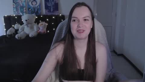 Snapshot of little__flowers chatting on 11.30.25 little__flowers online show from 11.30.25