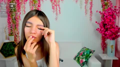 Snapshot of little__lunaa chatting on 02.08.26 online show from 02.08.26