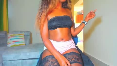 Snapshot of little_africa chatting on 01.01.25 little_africa online show from 01.01.25