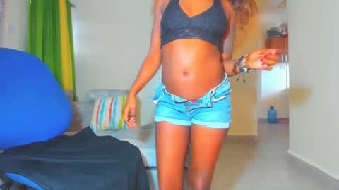 Snapshot of little_africa chatting on 01.03.25 little_africa online show from 01.03.25