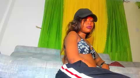 Snapshot of little_africa chatting on 02.04.25 little_africa online show from 02.04.25