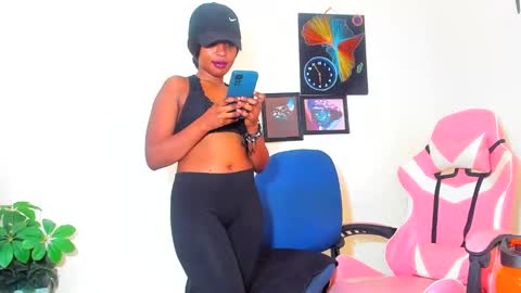 Snapshot of little_africa chatting on 02.10.25 little_africa online show from 02.10.25