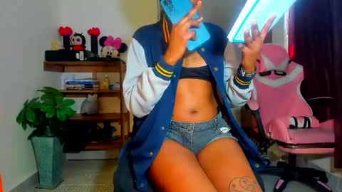 Snapshot of little_africa chatting on 02.26.25 little_africa online show from 02.26.25