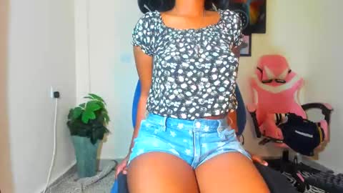 Snapshot of little_africa chatting on 03.04.25 little_africa online show from 03.04.25