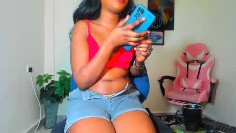 Snapshot of little_africa chatting on 03.06.25 little_africa online show from 03.06.25