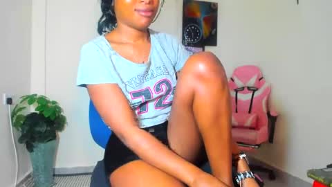 Snapshot of little_africa chatting on 03.08.25 little_africa online show from 03.08.25