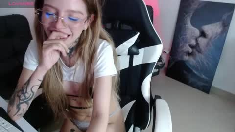 Snapshot of little_amy__ chatting on 05.28.26 Amelie online show from 05.28.26