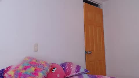 Snapshot of little_angelito2 chatting on 10.20.25 TU ANGELITO online show from 10.20.25