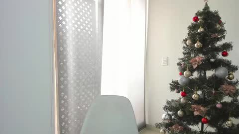 Little Effy online show from 12.12.24