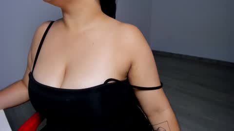 Snapshot of little_shaara chatting on 03.09.25 Shaara online show from 03.09.25