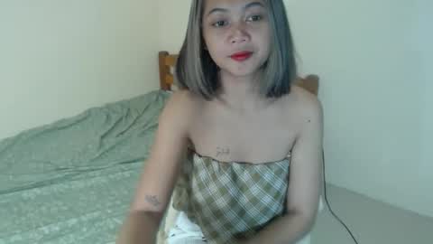 Snapshot of little_sunshine18 chatting on 05.23.26 shine online show from 05.23.26