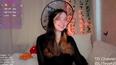 Snapshot of little_teya chatting on 10.15.25 little Teya online show from 10.15.25