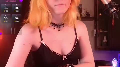 Snapshot of little_witch_sofia chatting on 10.19.25 Sofia online show from 10.19.25