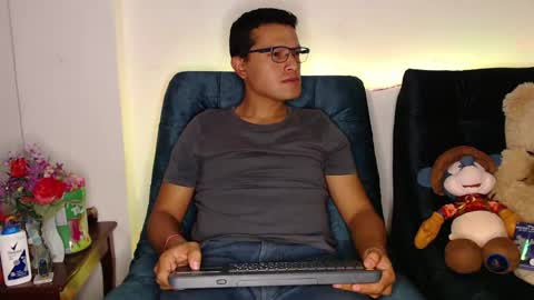 Snapshot of littledicklatin chatting on 05.04.26 Manu online show from 05.04.26