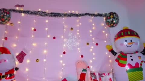 Snapshot of littlee_emma_ chatting on 12.30.24 littlee_emma_ online show from 12.30.24