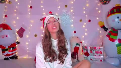 Snapshot of littlee_emma_ chatting on 12.30.24 littlee_emma_ online show from 12.30.24