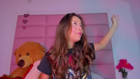 Snapshot of littlee_emma_ chatting on 01.03.25 littlee_emma_ online show from 01.03.25