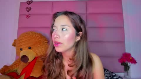 Snapshot of littlee_emma_ chatting on 01.04.25 littlee_emma_ online show from 01.04.25