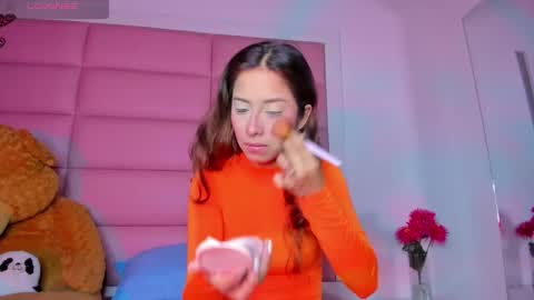 Snapshot of littlee_emma_ chatting on 01.12.25 littlee_emma_ online show from 01.12.25