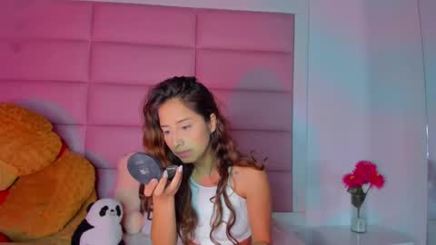 Snapshot of littlee_emma_ chatting on 01.13.25 littlee_emma_ online show from 01.13.25