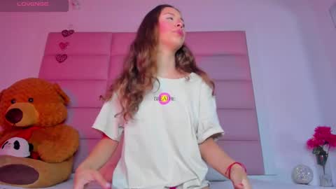 Snapshot of littlee_emma_ chatting on 01.23.25 littlee_emma_ online show from 01.23.25