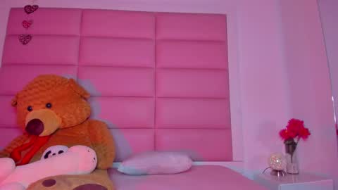 Snapshot of littlee_emma_ chatting on 01.31.25 littlee_emma_ online show from 01.31.25