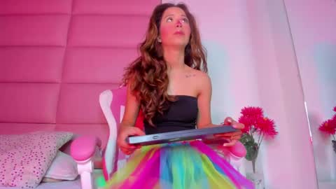 Snapshot of littlee_emma_ chatting on 02.09.25 littlee_emma_ online show from 02.09.25