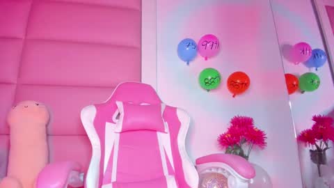 Snapshot of littlee_emma_ chatting on 02.09.25 littlee_emma_ online show from 02.09.25