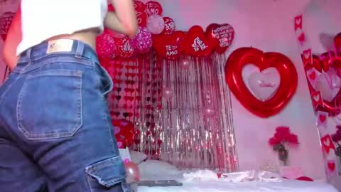 Snapshot of littlee_emma_ chatting on 02.15.25 littlee_emma_ online show from 02.15.25