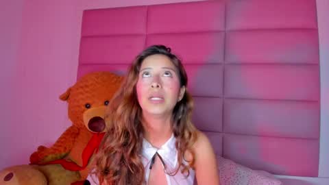 Snapshot of littlee_emma_ chatting on 02.21.25 littlee_emma_ online show from 02.21.25