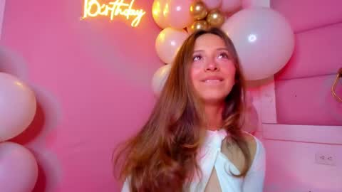 Snapshot of littlee_emma_ chatting on 02.22.25 littlee_emma_ online show from 02.22.25