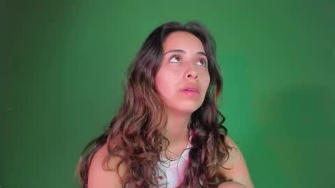 Snapshot of littlee_emma_ chatting on 09.21.25 littlee_emma_ online show from 09.21.25