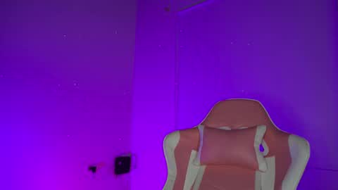 littlee_emma_ online show from 02.18.26