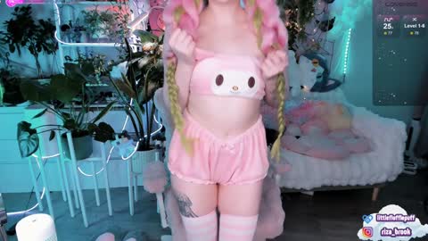 Riza Riri Puff  online show from 12.04.24