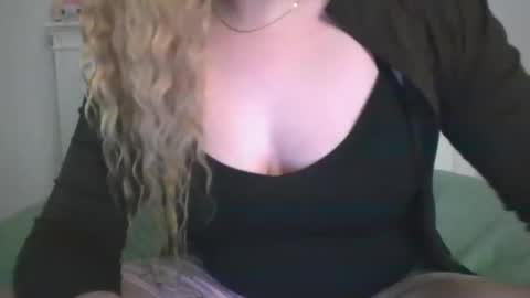 Snapshot of littlekitty4ddy chatting on 04.12.26 babygirll online show from 04.12.26