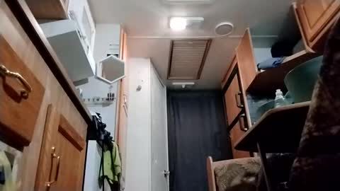 Snapshot of littleleo96 chatting on 12.02.25 littleleo96 online show from 12.02.25