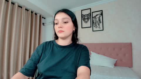 Snapshot of littlemolly_pregnant chatting on 01.24.25 Sarahs Room online show from 01.24.25
